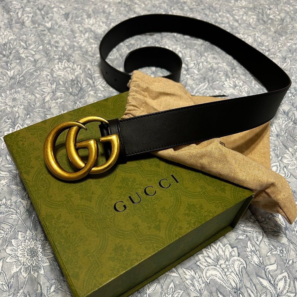 Gucci Black Leather Belt with Gold GG Buckle